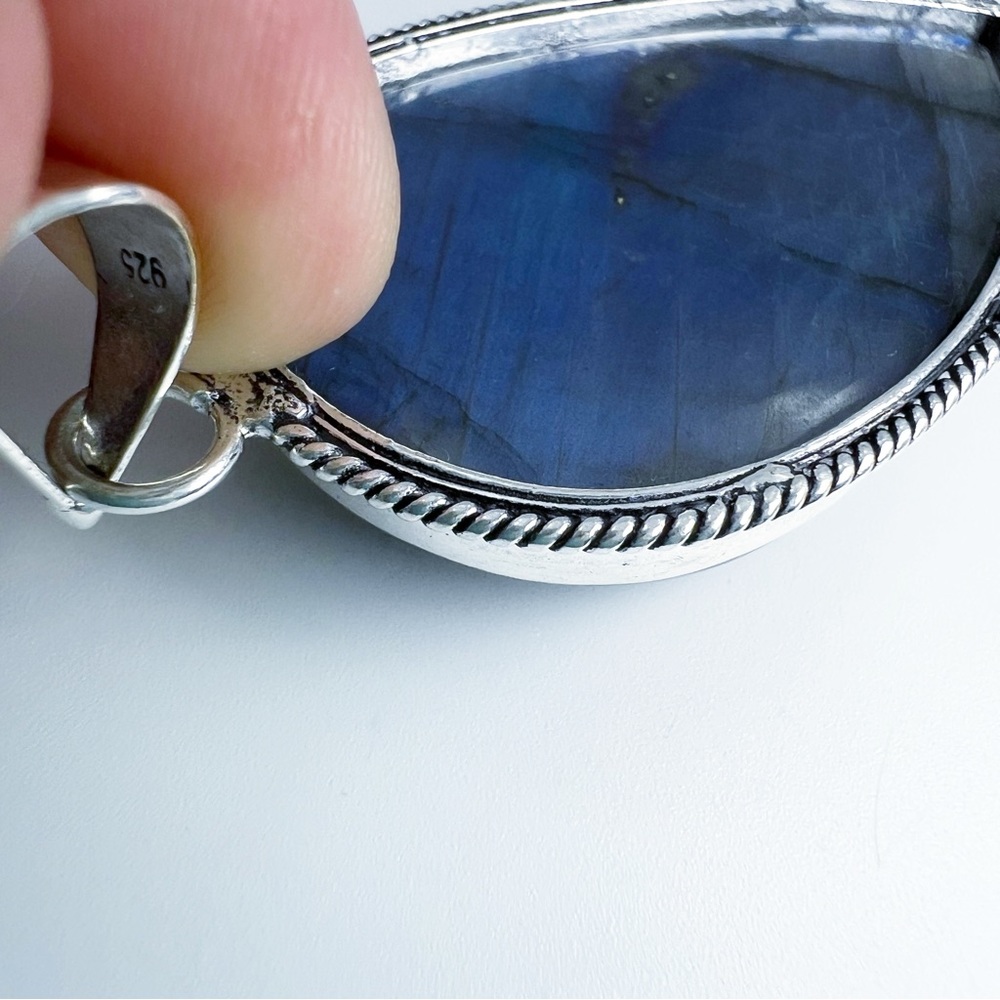 *SOLD* Chunky Large Blue Labradorite Pendant Necklace Pear Cut New Silver 925 - Picture 7 of 10